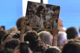 Camila Perochena, historiadora argentina: “Cristina K se dio cuenta de que la historia tiene un potencial político central para dividir entre nosotros y ellos”