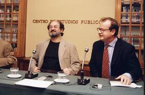 La historia oculta de la bochornosa visita de Salman Rushdie a Chile