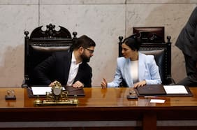 Boric descarta quiebre con Cariola tras filtración de chats, aunque señala que él “no trataría así a sus aliados políticos”