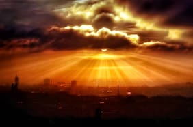 Científicos advierten que una tormenta solar podría dejar a la Tierra sin internet los próximos meses