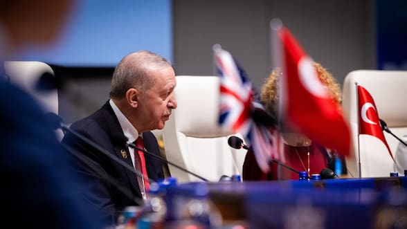 El revólver personalizado que Erdogan regaló a Pedro Sánchez pasa a manos de Interior para ser inutilizado