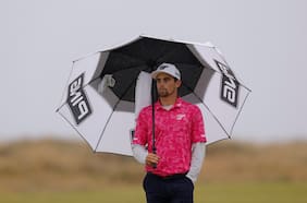 Vuelve a sufrir un nuevo quíntuple bogey: Joaquín Niemann se desmorona tras una jornada para el olvido en The Open