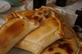 Las mejores empanadas de Santiago este 2021 elegidas por los críticos gastronómicos