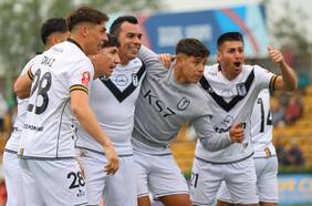 Efecto Paredes en el Congreso: qué hay detrás de la polémica por la camiseta que ocupó el goleador histórico en su retorno al fútbol