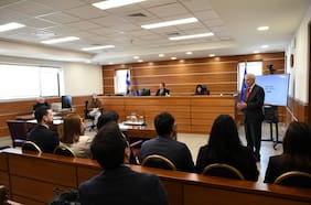 Corte de San Miguel organiza torneo de debate jurídico con una decena de escuelas y facultades de derecho del país