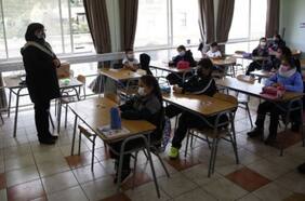 Protocolo del Mineduc para la vuelta a clases: distanciamiento “en la medida de lo posible” y aislamiento de casos sospechosos en área especial