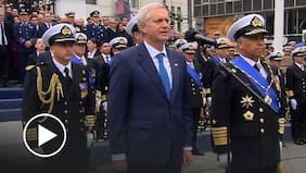 Así fue la llegada del Presidente Kast al desfile por el Día de las Glorias Navales en Valparaíso