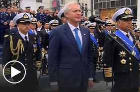 Así fue la llegada del Presidente Kast al desfile por el Día de las Glorias Navales en Valparaíso