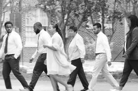 Columna de Alberto Fuguet: 365 días en la cornisa (casi a punto de caer)