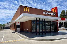 Cómo es el McDonald’s construido completamente con madera sostenible que abrió sus puertas en Chile