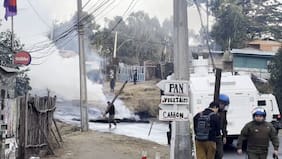 Con barricadas y enfrentamientos: Así comenzó el desalojo de la megatoma de San Antonio