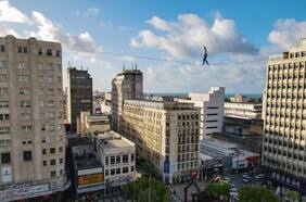 Uno de los mejores equilibristas del mundo sorprenderá con un acto en el centro de Santiago