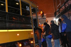 Aviones militares con 265 migrantes deportados desde Estados Unidos llegan a Guatemala