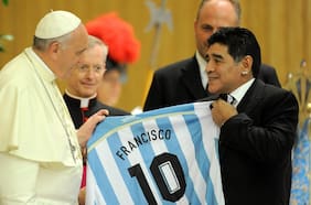 El radical cambio que produjo el Papa Francisco en la vida de Diego Maradona