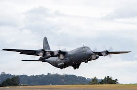 Despegan primeros aviones con ayuda humanitaria hacia Tonga