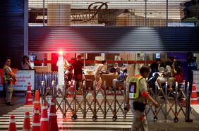 Sospechoso de tiroteo en Bangkok utilizó una réplica de arma modificada para disparar balar reales, según la policía