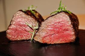 Comer solo dos porciones de carne roja a la semana aumenta el riesgo de diabetes según Harvard