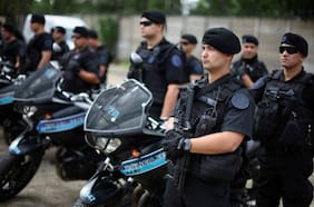 “Al estilo FBI”: Milei decreta que la policía pueda detener y espiar sin orden judicial