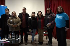 Representantes de Matthei y Jara se reúnen con vecinos de campamentos en encuentro organizado por Techo Chile