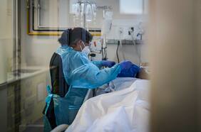 Hospital Clínico UC Marcoleta anuncia que atenderá solo a pacientes con riesgo vital por alta ocupación del servicio de urgencias