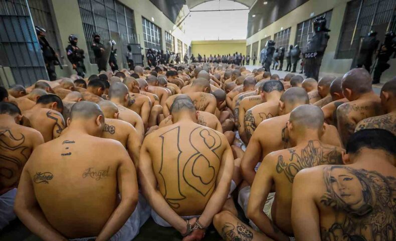 Pandilleros cárcel de Bukele