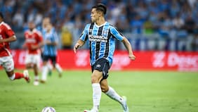 Alexander Aravena continúa su carrera en Estados Unidos: las cifras que envuelven la salida del atacante de Gremio