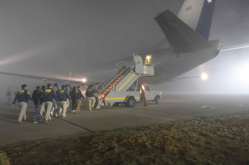 Concretan expulsión de otros 45 inmigrantes en vuelo de la Fuerza Aérea con destino a Colombia y República Dominicana