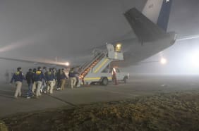 Concretan expulsión de otros 45 inmigrantes en vuelo de la Fuerza Aérea con destino a Colombia y República Dominicana