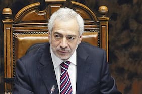 Otro revés para el secretario del Senado: Corte declara admisible querella y Raúl Guzmán será investigado como imputado por la Fiscalía