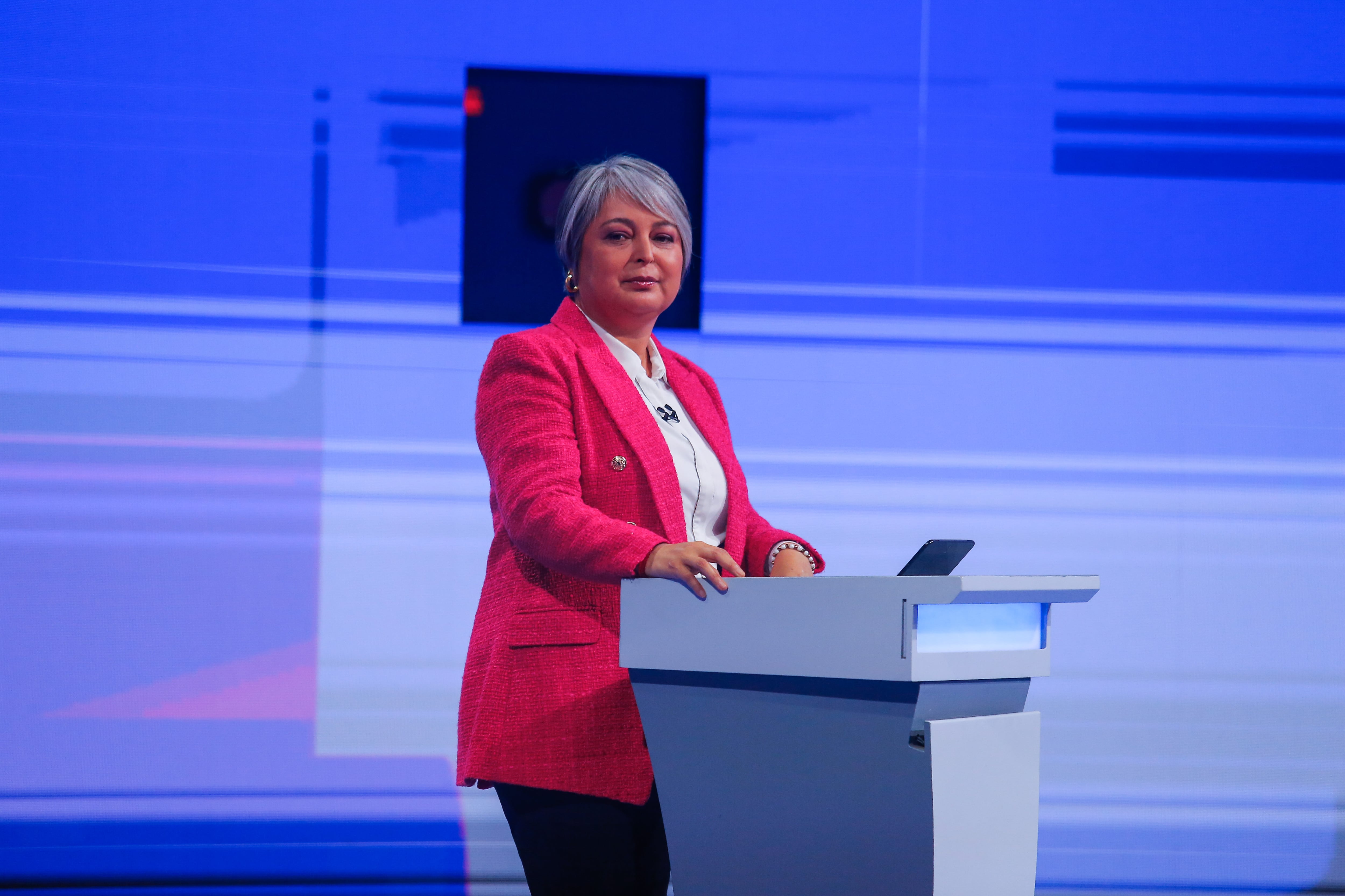 La exministra Jeannette Jara no participó en el inicio de la discusión. Sí podría asistir al pleno del próximo fin de semana.