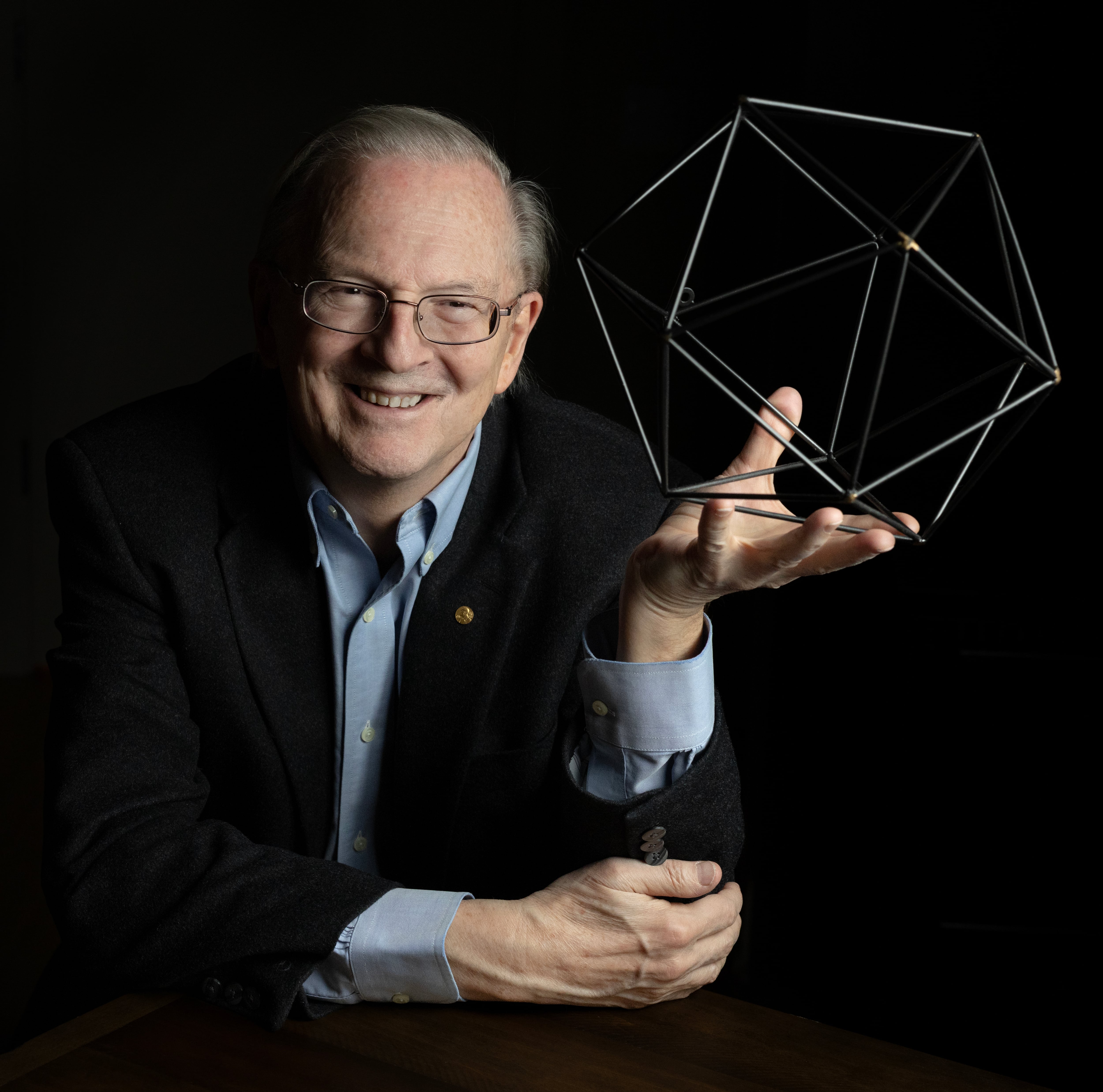 Científico Nobel explica los avances y debates sobre el origen de la vida