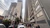 Persona fallece tras caer desde piso 28 que se incendiaba en Estación Central