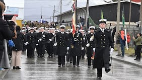 Desfile de la Armada en Puerto Williams convoca a más de 1.300 marinos