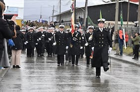El más austral de Chile: miembros de la Armada protagonizan desfile en Puerto Williams