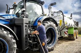 Desarrollan el primer tractor del mundo propulsado por estiércol
