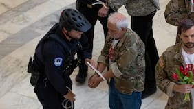 Más de 60 detenidos en Washington: veteranos de guerra irrumpen en el Congreso para exigir el fin del conflicto con Irán