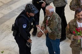 Más de 60 detenidos en Washington: veteranos de guerra irrumpen en el Congreso para exigir el fin del conflicto con Irán