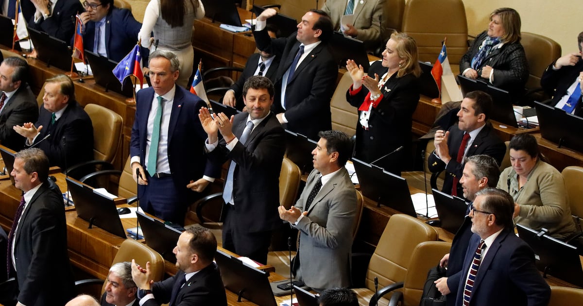 Negociaciones parlamentarias y la presidencial: un tablero que redefine la política chilena: La fractura de las listas y sus efectos en la carrera a La Moneda