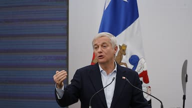 Kast llama a centrarse en la emergencia por el sistema frontal: “Habrá oportunidad para hacer los análisis y la autocrítica”