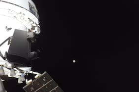 “Estamos a mitad de camino”: Misión Artemis II alcanza el punto medio de su trayecto a la Luna y se prepara para sobrevuelo histórico