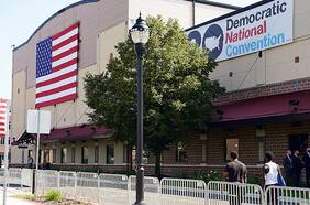 ‘Chicago se viste de azul’: Biden, Kamala Harris y los Clinton en cumbre demócrata