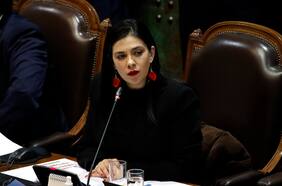 Cariola golpea la mesa por comportamiento de diputados frenteamplistas Giordano y Ñanco en discusión de Presupuesto