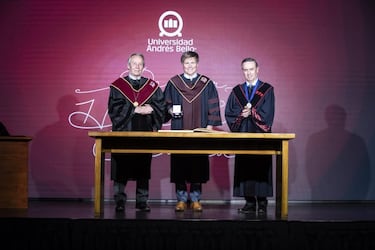 Alton Barron, nuevo Doctor Honoris Causa de la UNAB: “La inteligencia artificial nunca podrá mirar a los ojos a un paciente”