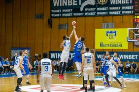Carvacho es figura en el triunfo de Rilski Sport en el tercer partido de la final de la Liga de Bulgaria