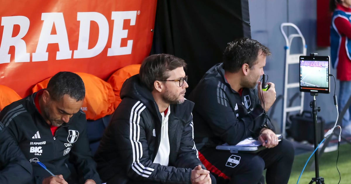 La reflexión del entrenador de Perú tras la derrota ante la Roja: “Los chilenos no merecieron ganar”