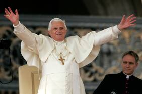 Benedicto XVI admite haber estado en una reunión sobre un sacerdote acusado de abusos cuando era arzobispo