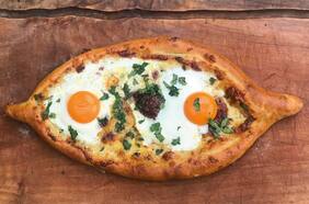 Otras cosas entretenidas para hacer con masa de pizza, como pizzetas, palitos de queso y khachapuri