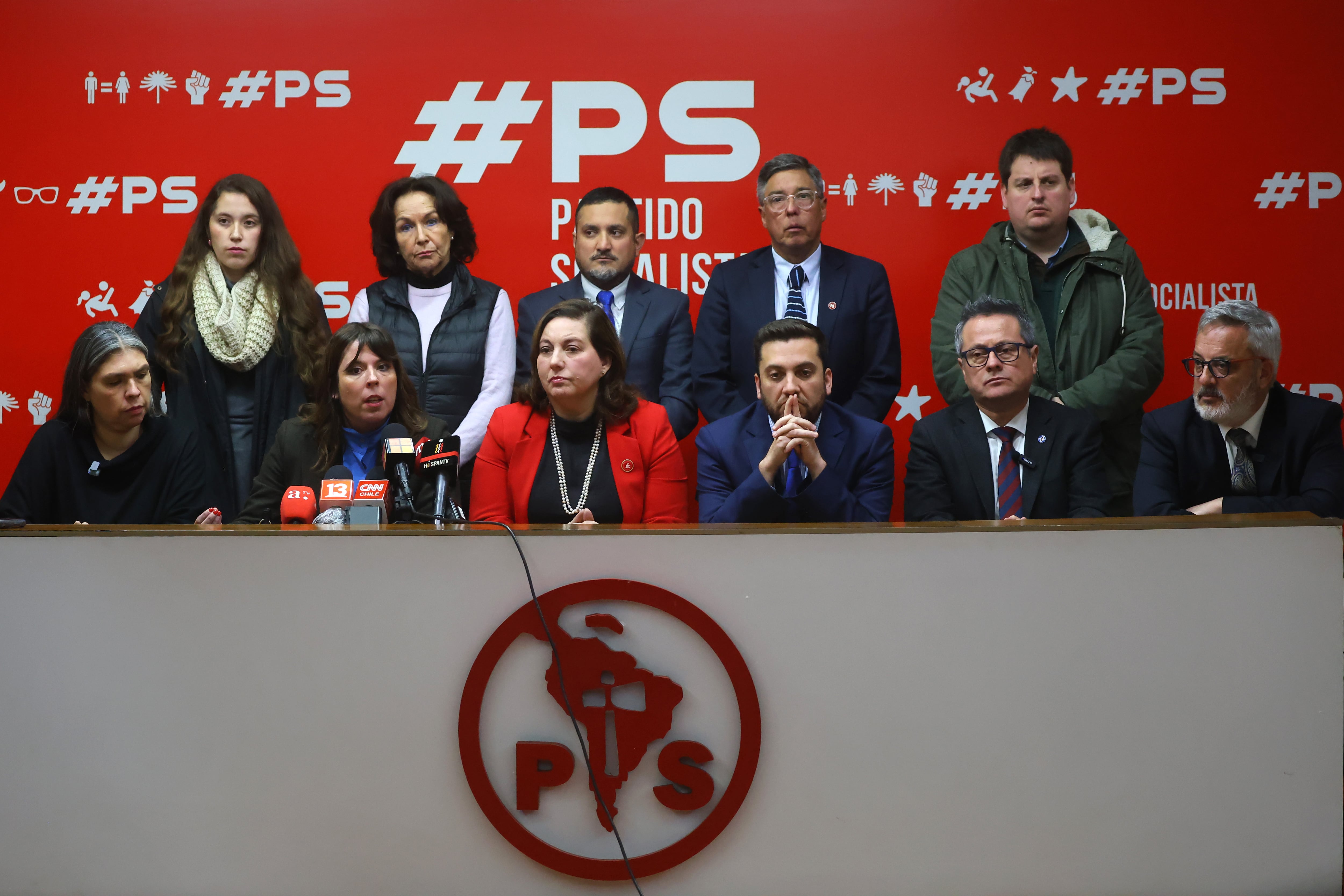 Gajardo, Correa Sutil, Sánchez y Lovera: los abogados con que la oposición afina la estrategia ante el TC por megarreforma