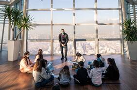 Vacaciones en las alturas: el mirador Sky Costanera tiene entradas 2x1 para niños y niñas