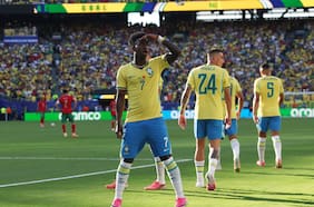 La alegría de Vinícius: “Ancelotti me dijo que era casi imposible que anotara de cabeza, así que ahora espero mi regalo”